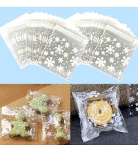 BignzwUra 100 PCS Christmas Bags Snowflake，Resealable Cellophane wirh Self Adhesive Seal,Cookie Bags/Bakery/Candle/Soap（5.5x5.5 inch）